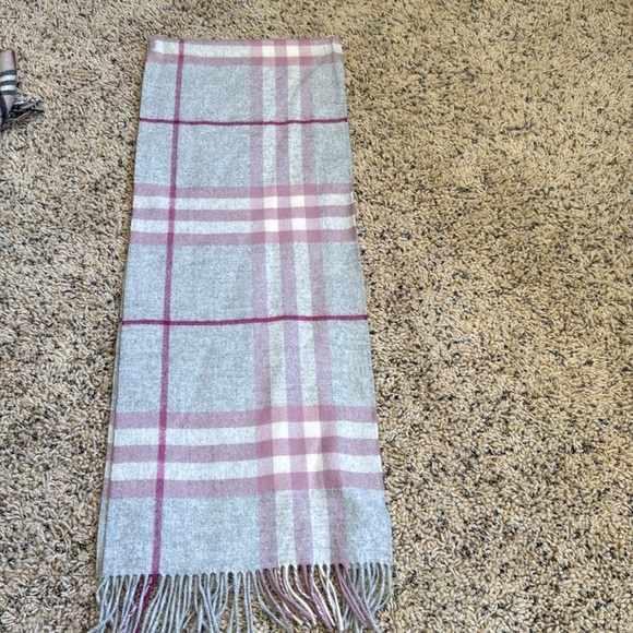 Burberry Gray and Pink Plaid Cashmere scarf - Picture 2 of 6
